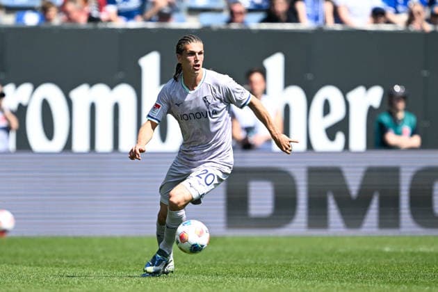 2. Bundesliga - 25 26 - Arminia Bielefeld - VfL Bochum am 02.05.2026 in der SchücoArena in Bielefeld Noah Loosli (Bochum) am Ball.