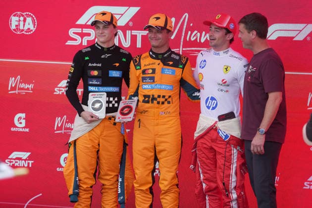 Formula 1 Crypto.com Miami Grand Prix 2026 02.05.2026, Miami International Autodrome, Miami, Formula 1 Crypto.com Miami Grand Prix 2026 ,im Bild Sieger des Sprintrennens Lando Norris (M) (GBR), McLaren Mastercard F1 Team, 2.Platz für Oscar Piastri (L) (AUS), 3.Platz für Charles Leclerc (MCO), Scuderia Ferrari HP