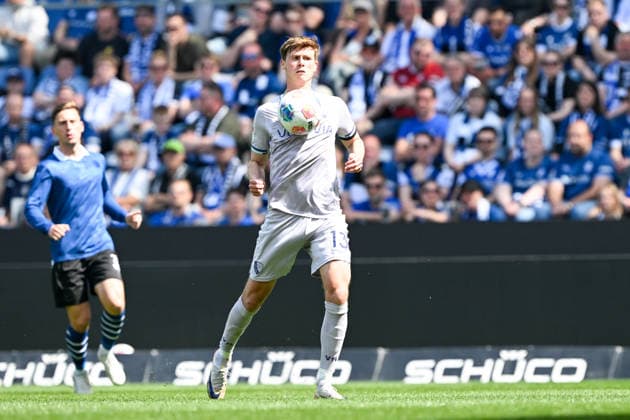2. Bundesliga - 25 26 - Arminia Bielefeld - VfL Bochum am 02.05.2026 in der SchücoArena in Bielefeld Leandro Morgalla (Bochum) im Zweikampf gegen Benjamin Boakye (Bielefeld)
