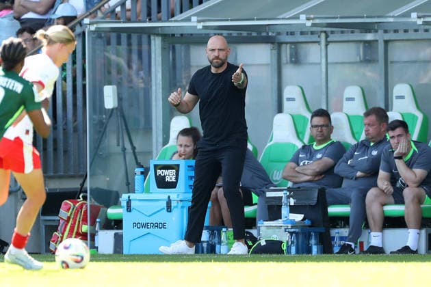 VfL vs. Leipzig, BL Frauen Wolfsburg, 02.05.2026, Fußball, Frauen, Google Pixel Bundesliga, Saison 2025 2026, VfL Wolfsburg vs RB Leipzig, Cheftrainer Stephan Lerch (VfL Wolfsburg) AOK Stadion Niedersachsen Deutschland
