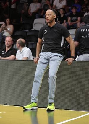 02.05.2026 - Basketball - Saison 2025 2026 - 2. Bundesliga Pro-A - 34. Spieltag: Nürnberg Falcons Basketball Club NBC - SBB Baskets Wolmirstedt - Sportfoto Zink DaMa - xdaxmax - Tim Timothy James Black ( Assistent Trainer Nürnberg Falcons BC NBC ) nachdenklich