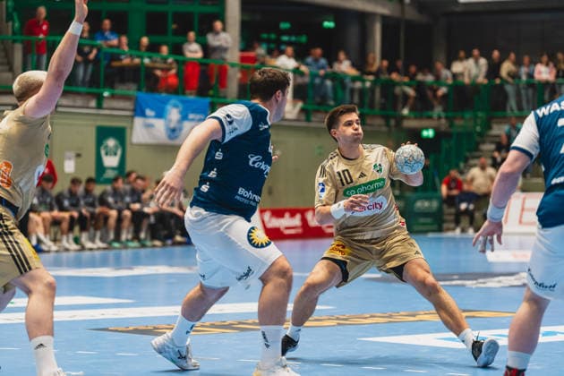 Sport Bilder des Tages Renars Uscins (TSV Hannover-Burgdorf, 10) beim Passspiel Bergischer HC vs. TSV Hannover-Burgdorf, Handball, Daikin 1.HBL, 30.Spieltag, Saison 2025 26, 02.04.2026, Bergischer HC vs. TSV Hannover-Burgdorf, Handball, Daikin 1.HBL, 30.Spieltag, Saison 2025 26, 02.04.2026 Wuppertal Copyright: xEibner-Pressefoto LukasxBaldygax EP_LBA