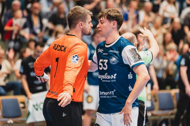 Christopher Rudeck (Bergischer HC, 01) und Soeren Steinhaus (Bergischer HC, 53) jubeln zusammen Bergischer HC vs. TSV Hannover-Burgdorf, Handball, Daikin 1.HBL, 30.Spieltag, Saison 2025 26, 02.04.2026, Bergischer HC vs. TSV Hannover-Burgdorf, Handball, Daikin 1.HBL, 30.Spieltag, Saison 2025 26, 02.04.2026 Wuppertal Copyright: xEibner-Pressefoto LukasxBaldygax EP_LBA
