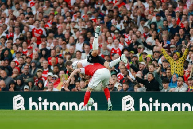 Premier League 2025 26 Arsenal v Fulham FC Emirates Stadium 02.05.2026 Joachim Andersen of Fulham and Viktor Gyökeres of Arsenal Premier League 2025 26 Arsenal v Fulham FC Emirates Stadium 02.05.2026 Photograph By Marc Aspland The Times  Copyright: xMarcxAsplandx NINTCHDBPICT001077827660