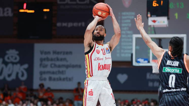 Im Bild: Davion Mintz (Wuerzburg Baskets, 10) mit dem Dreier 02.05.2026, Basketball, Fitness First Wuerzburg Baskets vs. ratiopharm Ulm, easyCredit BBL, 32. Spieltag, Deutschland, 97072, tectake-Arena Wuerzburg, Copyright: HMBxMedia xJulienxBecker