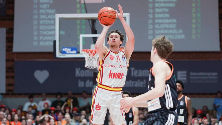 Im Bild: Brae Ivey (Wuerzburg Baskets, 11) mit dem Dreier. 02.05.2026, Basketball, Fitness First Wuerzburg Baskets vs. ratiopharm Ulm, easyCredit BBL, 32. Spieltag, Deutschland, 97072, tectake-Arena Wuerzburg, Copyright: HMBxMedia xJulienxBecker