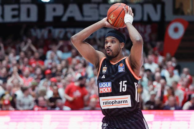 Im Bild: Justin Simon (ratiopharm Ulm, 15) am Ball 02.05.2026, Basketball, Fitness First Wuerzburg Baskets vs. ratiopharm Ulm, easyCredit BBL, 32. Spieltag, Deutschland, 97072, tectake-Arena Wuerzburg, Copyright: HMBxMedia xJulienxBecker
