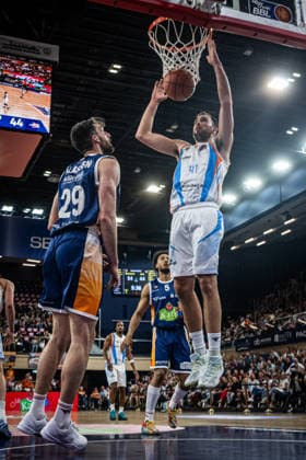 Rostock, Deutschland 02. Mai 2026: 1. BBL - 2025 2026 - Sp. 32 - Rostock Seawolves gegen Science City Jena Im Bild: v.li. Owen Klassen (Rostock Seawolves) und Alex Herrera (Science City Jena) Copyright: xFotostandx xVoelkerx