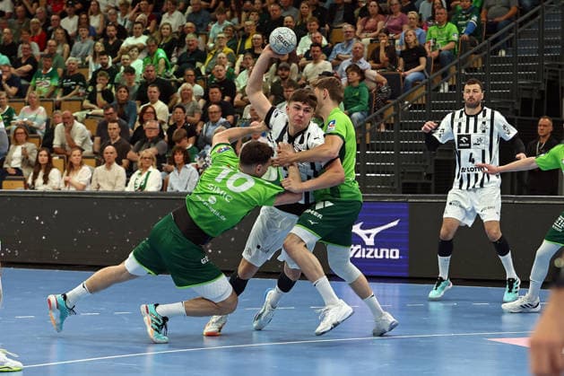 02.05.2026, xovx, Handball Daikin Handball Bundesliga, HSG Wetzlar - THW Kiel v.l. Josip Simic (HSG Wetzlar), Rasmus Ankermann (THW Kiel), Niklas Theiß (HSG Wetzlar) Wetzlar Buderus-Arena Hessen Deutschland (DE)