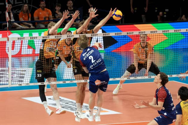 DEU, DVV, 1.VBL, BR Volleys vs. SVG Lueneburg, 02.05.2026, Max-Schmeling-Halle, Berlin, DEU, DVV, 1.VBL, BR Volleys vs. SVG Lueneburg, im Bild Fedor Ivanov (BR Volleys 33), Matthew Knigge (BR Volleys 2), Herrmann,