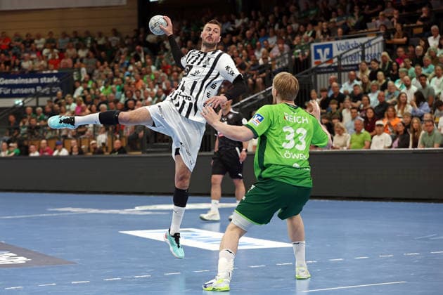 02.05.2026, xovx, Handball Daikin Handball Bundesliga, HSG Wetzlar - THW Kiel v.l. Domagoj Duvnjak (THW Kiel), Georg Löwen (HSG Wetzlar) Wetzlar Buderus-Arena Hessen Deutschland (DE)