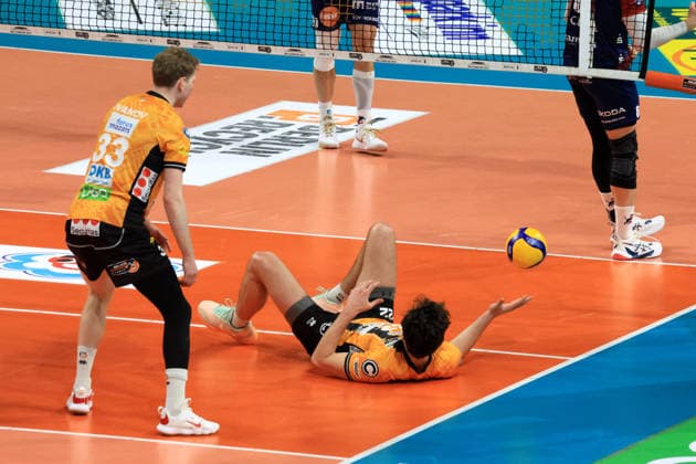 DEU, DVV, 1.VBL, BR Volleys vs. SVG Lueneburg, 02.05.2026, Max-Schmeling-Halle, Berlin, DEU, DVV, 1.VBL, BR Volleys vs. SVG Lueneburg, im Bild Jake Hanes (BR Volleys 22), Fedor Ivanov (BR Volleys 33)