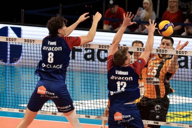 DEU, DVV, 1.VBL, BR Volleys vs. SVG Lueneburg, 02.05.2026, Max-Schmeling-Halle, Berlin, DEU, DVV, 1.VBL, BR Volleys vs. SVG Lueneburg, im Bild Moritz Reichert (BR Volleys 15), Santeri Vaelimaa(Lueneburg 12)