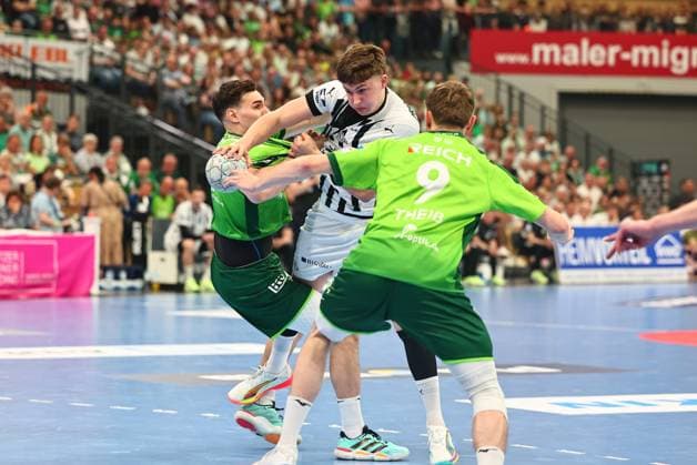 Rasmus Ankermann (THW Kiel, 22) im Zweikampf mit Josip Simic (HSG Wetzlar, 10) GER, HSG Wetzlar vs THW Kiel, Handball, 1. Bundesliga, 30. Spieltag, Spielzeit 2025 2026, 02.05.2026 GER, HSG Wetzlar vs THW Kiel, Handball, 1. Bundesliga, 30. Spieltag, Spielzeit 2025 2026, 02.05.2026 Wetzlar Copyright: xEibner-Pressefoto RenexWeissx EP_RWS