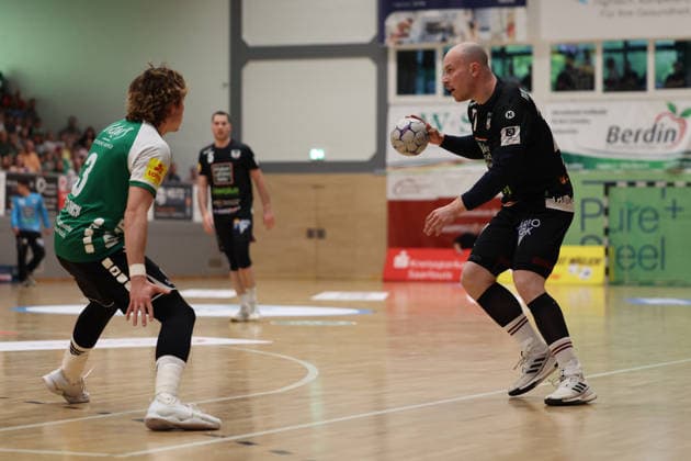 02.05.2026, Handball, Herren, 3. Liga Staffel Süd-West, Saison 2025 2026, HG Saarlouis - TV Homburg, Philipp Petschick (HG Saarlouis), Jan-Philipp Valda (TV Homburg) Saarlouis Stadtgartenhalle Saarland Deutschland (DEU) Copyright: xSebastianxBachx