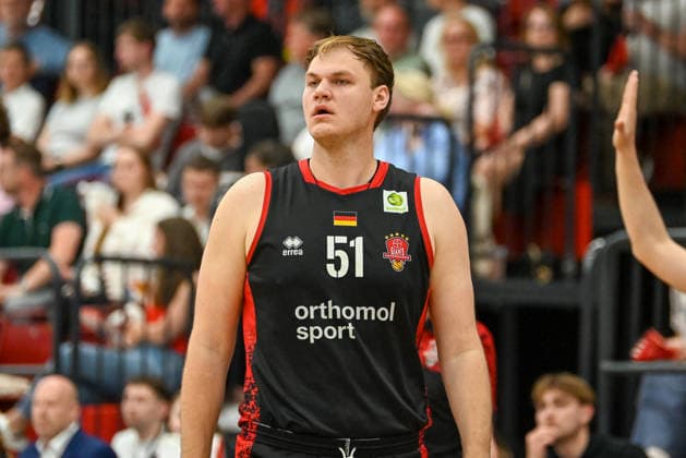 Soeren-Eike Urbansky (Bayer Giants Leverkusen, 51) Artland Dragons vs. Bayer Giants Leverkusen, 2. Basketball-Bundesliga, Pro A, 34. Spieltag, Saison 2025 2026, 02.05.2026, Artland Dragons vs. Bayer Giants Leverkusen, 2. Basketball-Bundesliga, Pro A, 34. Spieltag, Saison 2025 2026, 02.05.2026 Quakenbrueck Copyright: xEibner-Pressefoto RobertxGertzenx EP_RGN