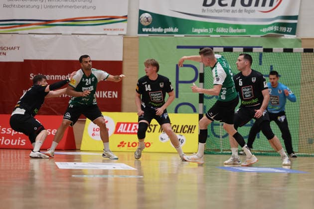 02.05.2026, Handball, Herren, 3. Liga Staffel Süd-West, Saison 2025 2026, HG Saarlouis - TV Homburg, Tom Paetow (HG Saarlouis), Muhamet Durmishi (HG Saarlouis), Jan-Ole Schimmel (TV Homburg), Ante Grbavac (TV Homburg) Saarlouis Stadtgartenhalle Saarland Deutschland (DEU) Copyright: xSebastianxBachx