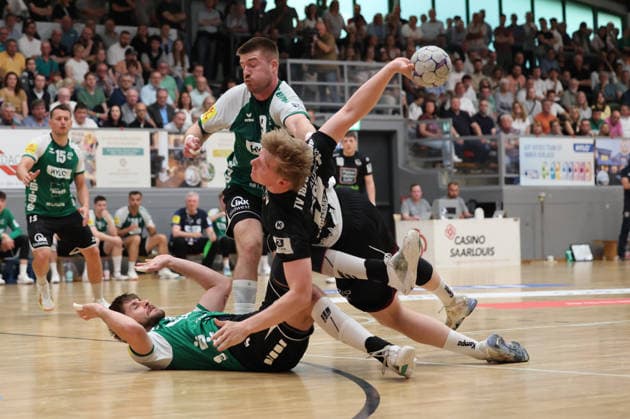 02.05.2026, Handball, Herren, 3. Liga Staffel Süd-West, Saison 2025 2026, HG Saarlouis - TV Homburg, Jan-Ole Schimmel (TV Homburg), Philipp Kockler (HG Saarlouis), Marcel Becker (HG Saarlouis) Saarlouis Stadtgartenhalle Saarland Deutschland (DEU) Copyright: xSebastianxBachx