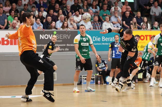 02.05.2026, Handball, Herren, 3. Liga Staffel Süd-West, Saison 2025 2026, HG Saarlouis - TV Homburg, Michel Fiedler (HG Saarlouis), Robin Von Lauppert (TV Homburg) Saarlouis Stadtgartenhalle Saarland Deutschland (DEU) Copyright: xSebastianxBachx