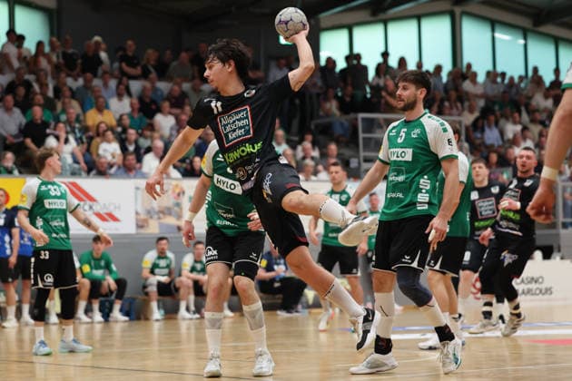 02.05.2026, Handball, Herren, 3. Liga Staffel Süd-West, Saison 2025 2026, HG Saarlouis - TV Homburg, Marcel Becker (HG Saarlouis), Jose Resende (TV Homburg) Saarlouis Stadtgartenhalle Saarland Deutschland (DEU) Copyright: xSebastianxBachx