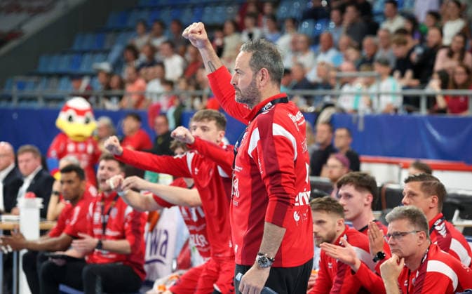 02.05.2026, Deutschland, Bietigheim, Handball 2. Bundesliga, SG BBM Bietigheim vs. VfL Eintracht Hagen, BBM Trainer Iker Romero jubelt, Jubel