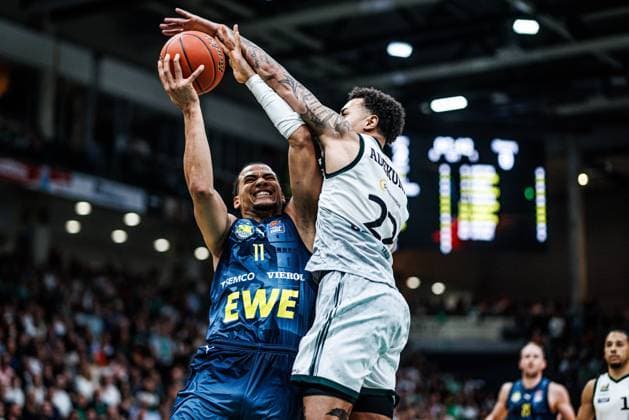 Nicholas Tischler (EWE Baskets Oldenburg) im Zweikampf mit Nolan Adekunle (Gladiators Trier), Vet Concept Gladiators Trier vs EWE Baskets Oldenburg, Basketball , Basketball, easyCredit BBL, 32. Spieltag, Saison 2025 2026, 02.05.2026 Vet Concept Gladiators Trier vs EWE Baskets Oldenburg, Basketball , Basketball, easyCredit BBL, 32. Spieltag, Saison 2025 2026, 02.05.2026 Copyright: xEibner-Pressefoto AlexanderxNeisx EP_ANS