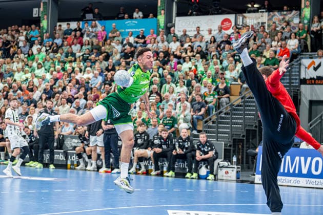 Handball Bundesliga; HSG Wetzlar - THW Kiel, 02.05.26 Ahmed Nafea (HSG Wetzlar, 79), Andreas Wolff (THW Kiel, 33) Handball Bundesliga; HSG Wetzlar - THW Kiel: Wetzlar, 02.05.26 Copyright: xBEAUTIFULxSPORTS Roeczeyx