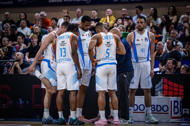 Rostock, Deutschland 02. Mai 2026: 1. BBL - 2025 2026 - Sp. 32 - Rostock Seawolves gegen Science City Jena Im Bild: Die Mannscvhaft von Jena Copyright: xFotostandx xVoelkerx