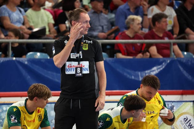 02.05.2026, Deutschland, Bietigheim, Handball 2. Bundesliga, SG BBM Bietigheim vs. VfL Eintracht Hagen, Hagen Trainer Pavel Prokopec