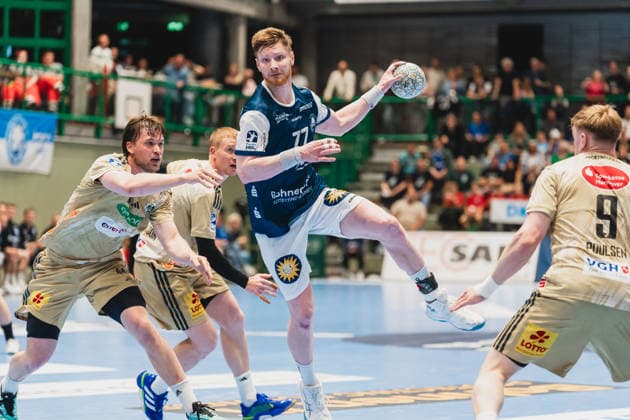 Johannes Wasielewski (Bergischer HC, 77) steigt zum Wurf Bergischer HC vs. TSV Hannover-Burgdorf, Handball, Daikin 1.HBL, 30.Spieltag, Saison 2025 26, 02.04.2026, Bergischer HC vs. TSV Hannover-Burgdorf, Handball, Daikin 1.HBL, 30.Spieltag, Saison 2025 26, 02.04.2026 Wuppertal Copyright: xEibner-Pressefoto LukasxBaldygax EP_LBA
