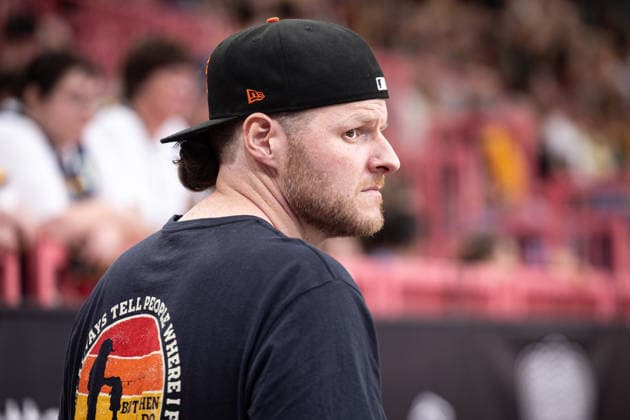 Tigers Tuebingen - Eisbaeren Bremerhaven, Herren, 2. Bundesliga, Barmer 2. Basketball Bundesliga, pro A, 34. Spieltag, Spielzeit 2025 2026, 02.05.2026 BBL Legende John Bryant auf der Bank von Bremerhaven