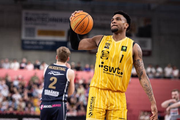 Tigers Tuebingen - Eisbaeren Bremerhaven, Herren, 2. Bundesliga, Barmer 2. Basketball Bundesliga, pro A, 34. Spieltag, Spielzeit 2025 2026, 02.05.2026 Bernard Pelote (Tigers Tuebingen, 01) verzweifelt mit dem Ball