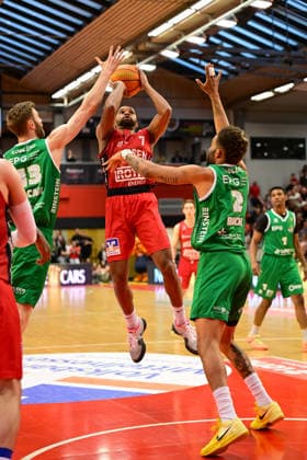 Kyle Castlin 2.Bundesliga Pro A, 34. Spieltag, 46ers, Basketball, Basketball Saison 2025 2026, BBL, Deutschland, Giessen 46ers EPG Baskets Koblenz, Giessen in rot,Koblenz in grün, Herren, Männer