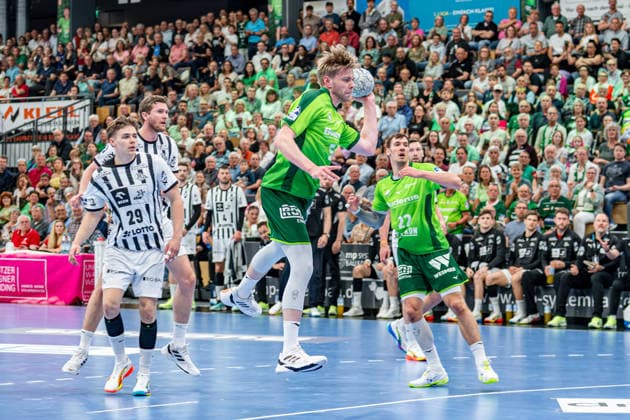 Handball Bundesliga; HSG Wetzlar - THW Kiel, 02.05.26 Tristan Kirschner (HSG Wetzlar, 5), .29k., Jona Schoch (HSG Wetzlar, 22) Handball Bundesliga; HSG Wetzlar - THW Kiel: Wetzlar, 02.05.26 Copyright: xBEAUTIFULxSPORTS Roeczeyx