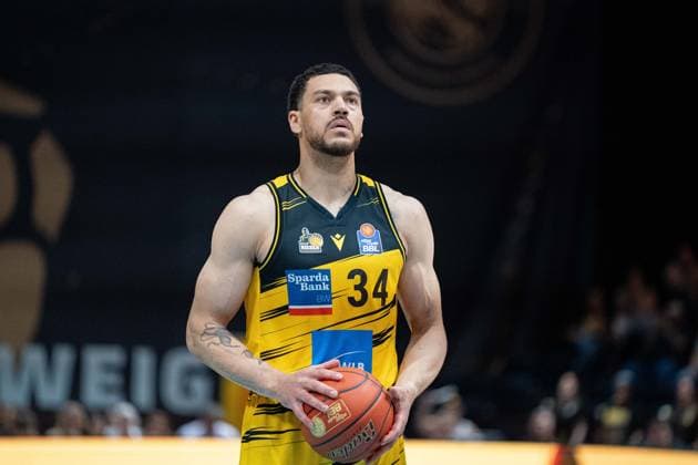 Gavin Schilling (Nr. 34 MHP Riesen Ludwigsburg) bei einem Freiwurf GER, Basketball Loewen Braunschweig gegen MHP Riesen Ludwigsburg, Basketball, easyCredit BBL, Woche 32, Spielzeit 2025 26, 02.05.2026 GER, Basketball Loewen Braunschweig gegen MHP Riesen Ludwigsburg, Basketball, easyCredit BBL, Woche 32, Spielzeit 2025 26, 02.05.2026 Braunschweig Copyright: xEibner-Pressefoto DanielxREINELTx EP_DRT