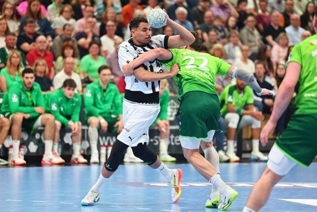 Mohab Mohamed Saeed Abdelhak (THW Kiel, 48) im Zweikampf mit Jona Schoch (HSG Wetzlar, 22) GER, HSG Wetzlar vs THW Kiel, Handball, 1. Bundesliga, 30. Spieltag, Spielzeit 2025 2026, 02.05.2026 GER, HSG Wetzlar vs THW Kiel, Handball, 1. Bundesliga, 30. Spieltag, Spielzeit 2025 2026, 02.05.2026 Wetzlar Copyright: xEibner-Pressefoto RenexWeissx EP_RWS