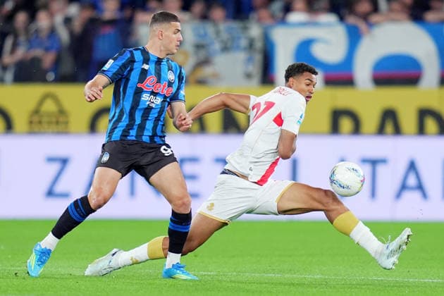 Atalanta s Nikola Krstovic fights for the ball with Genoa™s head coach 2026) e Alessandro Marcandalli during the Serie A soccer match between Atalanta and Genoa at the New Balance Stadium in Bergamo , north Italy - Saturday , May 02 , 2026. - Soccer .  Copyright: xSpada LaPressex