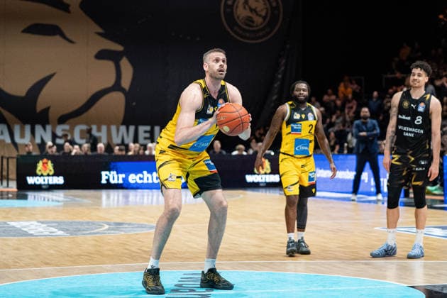 Jonas Wohlfarth-Bottermann (Nr. 18 MHP Riesen Ludwigsburg) beim Freiwurf GER, Basketball Loewen Braunschweig gegen MHP Riesen Ludwigsburg, Basketball, easyCredit BBL, Woche 32, Spielzeit 2025 26, 02.05.2026 GER, Basketball Loewen Braunschweig gegen MHP Riesen Ludwigsburg, Basketball, easyCredit BBL, Woche 32, Spielzeit 2025 26, 02.05.2026 Braunschweig Copyright: xEibner-Pressefoto DanielxREINELTx EP_DRT