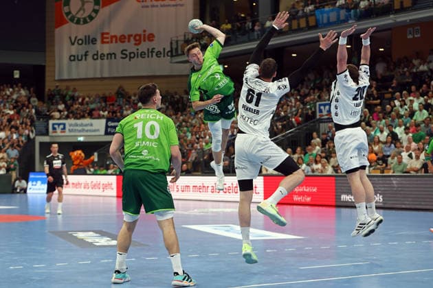 02.05.2026, xovx, Handball Daikin Handball Bundesliga, HSG Wetzlar - THW Kiel v.l. Josip Simic (HSG Wetzlar), Niklas Theiß (HSG Wetzlar), Hendrik Pekeler (THW Kiel), Lukas Laube (THW Kiel) Wetzlar Buderus-Arena Hessen Deutschland (DE)