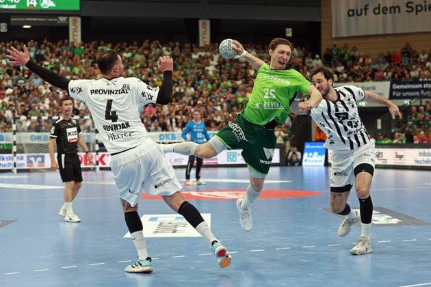 02.05.2026, xovx, Handball Daikin Handball Bundesliga, HSG Wetzlar - THW Kiel v.l. Domagoj Duvnjak (THW Kiel), Justin Müller (HSG Wetzlar), Veron Nacinovic (THW Kiel) Wetzlar Buderus-Arena Hessen Deutschland (DE)