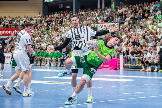 Handball Bundesliga; HSG Wetzlar - THW Kiel, 02.05.26 Josip Simic (HSG Wetzlar, 10), Hendrik Pekeler (THW Kiel, 61), Lukas Laube (THW Kiel, 20) Handball Bundesliga; HSG Wetzlar - THW Kiel: Wetzlar, 02.05.26 Copyright: xBEAUTIFULxSPORTS Roeczeyx