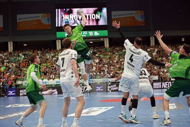 02.05.2026, xovx, Handball Daikin Handball Bundesliga, HSG Wetzlar - THW Kiel v.l. Dominik Mappes (HSG Wetzlar), Magnus Landin Jacobsen (THW Kiel), Niklas Theiß (HSG Wetzlar), Domagoj Duvnjak (THW Kiel), Josip Simic (HSG Wetzlar) Wetzlar Buderus-Arena Hessen Deutschland (DE)