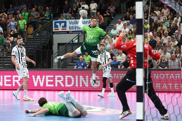 02.05.2026, xovx, Handball Daikin Handball Bundesliga, HSG Wetzlar - THW Kiel v.l. Harald Reinkind (THW Kiel), Justin Müller (HSG Wetzlar), Ahmet Nafea (HSG Wetzlar), Magnus Landin Jacobsen (THW Kiel), Gonzalo Perez de Vargas (THW Kiel) Wetzlar Buderus-Arena Hessen Deutschland (DE)