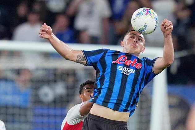 Atalanta s Nikola Krstovic fights for the ball with Genoa™s head coach 2026) e Alessandro Marcandalli during the Serie A soccer match between Atalanta and Genoa at the New Balance Stadium in Bergamo , north Italy - Saturday , May 02 , 2026. - Soccer .  Copyright: xSpada LaPressex