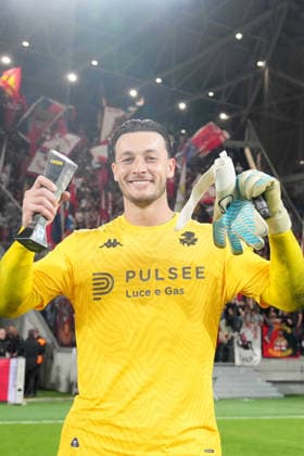 Genoa™s Justin Bijlow, Panini player of the match during the Serie A soccer match between Atalanta and Genoa at the New Balance Stadium in Bergamo , north Italy - Saturday , May 02 , 2026. - Soccer .  Copyright: xSpada LaPressex