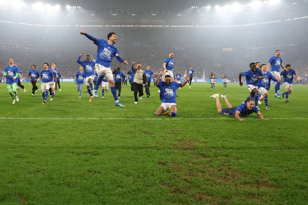 2. Bundesliga - FC Schalke 04 - Fortuna Düsseldorf am 02.05.2026 in der Veltins-Arena auf Schalke Jubel und Freude über den Aufstieg bei der Mannschaft von Schalke 04, hier u.a .Kenan Karaman (Schalke 19)