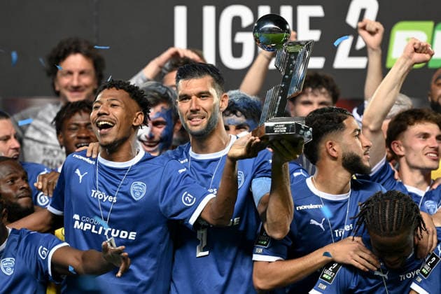ESTAC Troyes v Stade Lavallois Mayenne FC - Ligue 2 BKT 2025 2026 21 Tawfik BENTAYEB (estac) - 06 Adrien MONFRAY (estac) during the Ligue 2 BKT match between Troyes and Laval at Stade de l Aube on May 2, 2026 in Troyes, France. Troyes France  Copyright: xFEPx 776348519