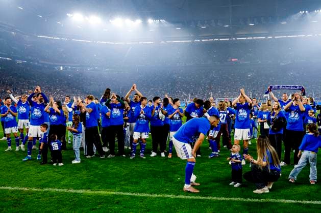 team and staff of FC Schalke 04 celebrate winning the league title FC Schalke 04 v Fortuna Dusseldorf, 2. Bundesliga, FC Schalke 04 v Fortuna Dusseldorf, Veltins-Arena, May 2, 2026, Gelsenkirchen, Germany.