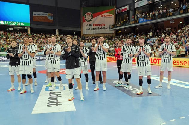 02.05.2026, xovx, Handball Daikin Handball Bundesliga, HSG Wetzlar - THW Kiel Enttäuschte Spieler des THW Kiel nach der 25:33 Niederlage in Wetzlar. Wetzlar Buderus-Arena Hessen Deutschland (DE)