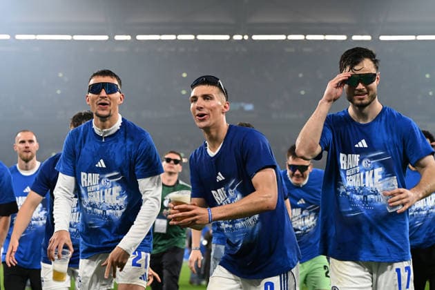 Dejan Ljubicic (FC Schalke 04), Felipe Sanchez (FC Schalke 04) und Adrian Gantenbein (FC Schalke 04) Jubel, jubeln waehrend des Spiels der 2. Bundesliga zwischen FC Schalke 04 und Fortuna Düsseldorf, Veltins-Arena am 02. May 2026 in Gelsenkirchen, Deutschland. (Foto von Ralf Treese DeFodi Images) +++ Dejan Ljubicic (FC Schalke 04), Felipe Sanchez (FC Schalke 04) und Adrian Gantenbein (FC Schalke 04) celebrates, celebrating during the 2. Bundesliga match between FC Schalke 04 and Fortuna Düsseldorf at Veltins-Arena on May 2, 2026 in Gelsenkirchen, Germany. (Photo by Ralf Treese DeFodi Images) DFL regulations prohibit any use of photographs as image sequences and or quasi-video. (Photo by Ralf Treese DeFodi Images) -
